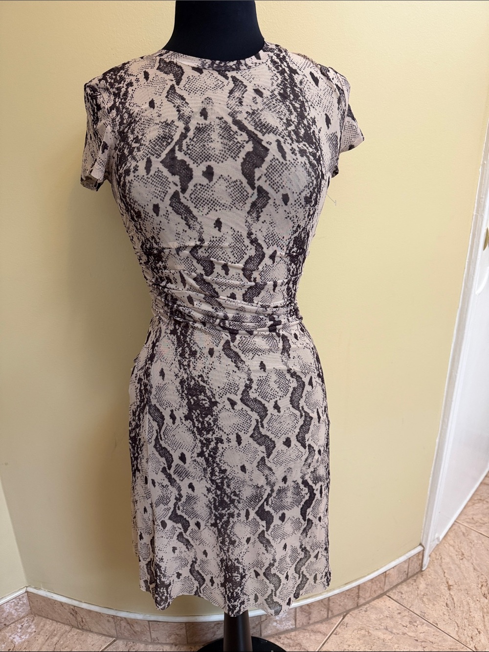 New & other stories Snake-Print Short Sleeve mesh Dress in snake print Size 4